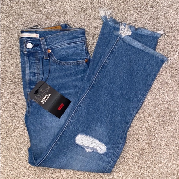 NWT LEVIS WEDGIE STRAIGHT WOMEN'S JEANS - Picture 3 of 5